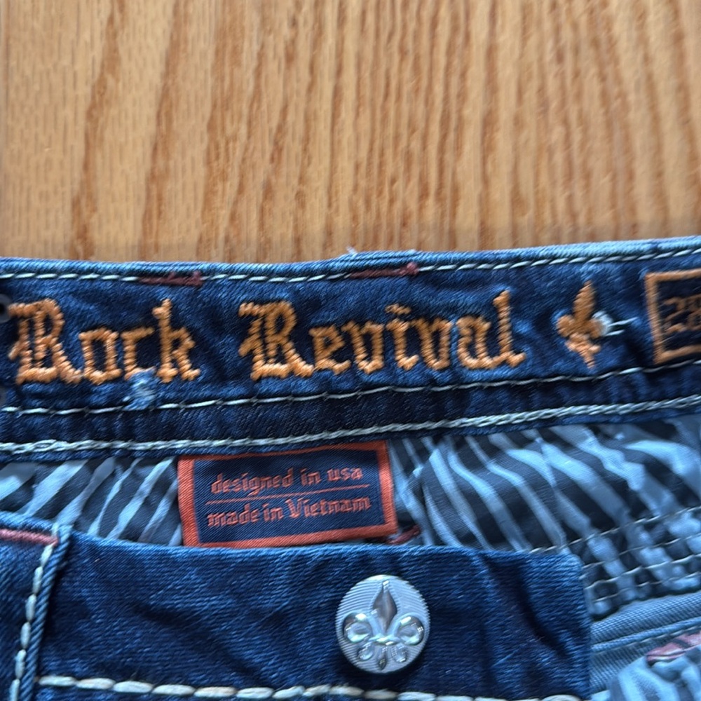 Ladies Rock Revival jeans, size 28 hemmed to a 30 length like new hardly worn. - Picture 7 of 16
